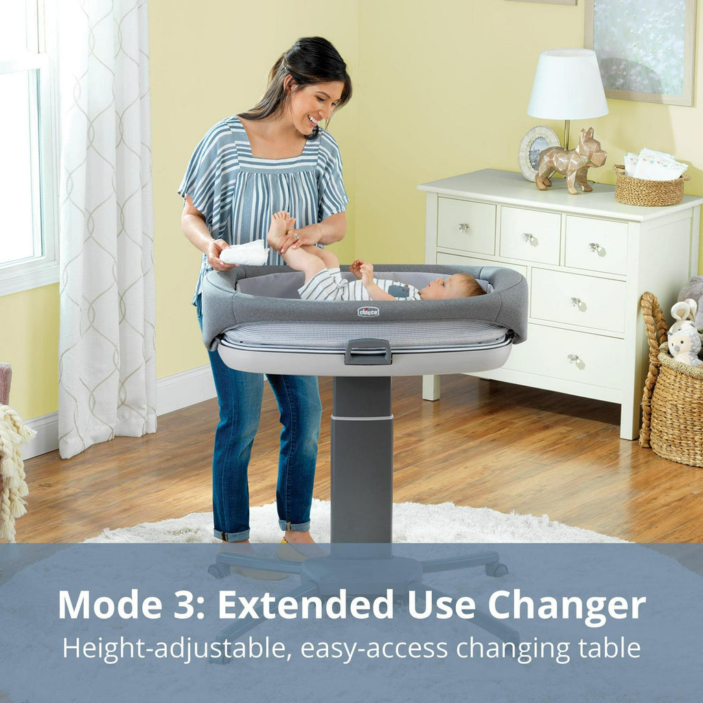 Chicco Close to You 3-in-1 Portable Bedside Bassinet and Changing Table - Heather Grey (Grey). New