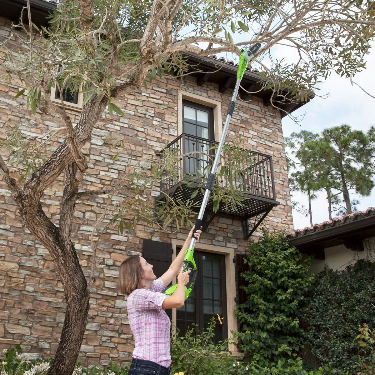 Greenworks 40V 20" Battery Powered Pole Saw with Hedge Trimmer Attachment + 2.0 Ah Battery and Charger