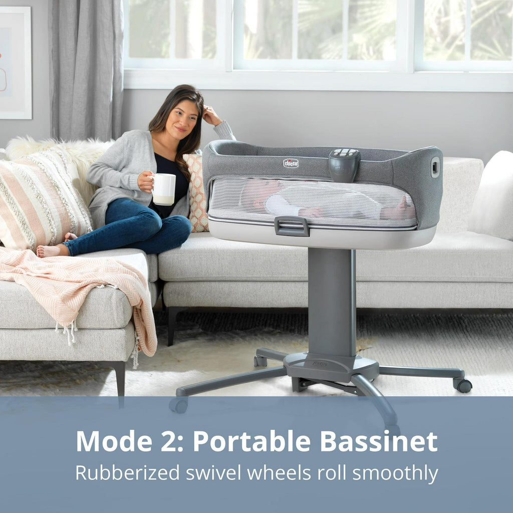 Chicco Close to You 3-in-1 Portable Bedside Bassinet and Changing Table - Heather Grey (Grey). New