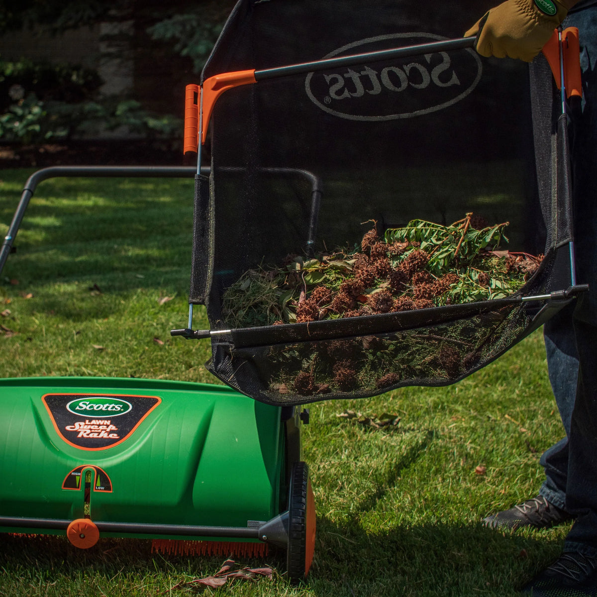 Scotts LSW70026S 26-Inch Push Lawn Sweeper